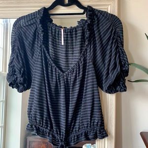 Free People navy blue striped puff sleeve blouse ✨